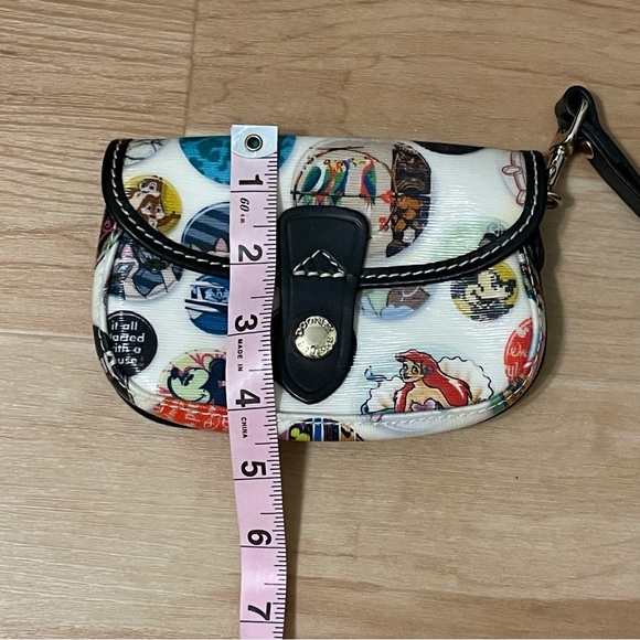 Disney Dooney Snap Wristlet NWOT Buttons Print - Picture 4 of 6